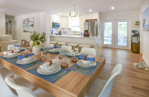 Arlington Park Villa | Close to Beaches|Pool|Fire Pit|Game Room|King Beds