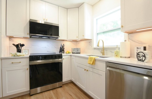 Arlington Park Villa | Close to Beaches|Pool|Fire Pit|Game Room|King Beds