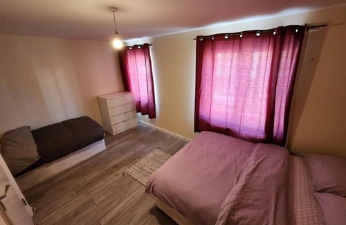 Evelyn House | Close To Central London - 4 Bedroom House, 8 beds, Sleepps 14, Free parking