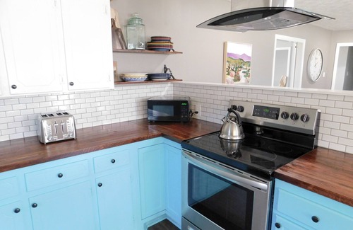 Lubbock House | Close to everything in LBK, 3 Bedroom + Den, 2 Full Bath, Garage, Backyard