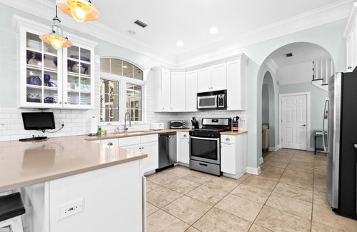 Sugarwood Beach House | Close to Seaside and Beach, Heated pool, 6 seater Gem Cart, pet friendly