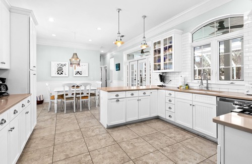 Sugarwood Beach House | Close to Seaside and Beach, Heated pool, 6 seater Gem Cart, pet friendly