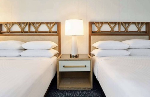 Keauhou Hotel | Club Oceanfront Suite 2 Double Beds at Outrigger Kona Resort and Spa