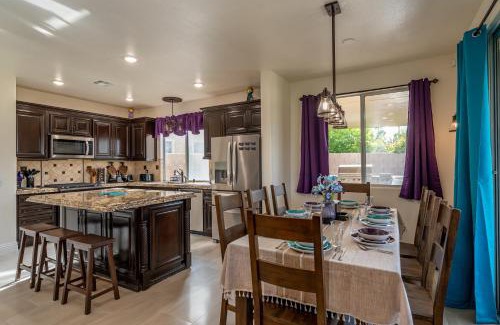 Bella Vida House | Coachella Play - 6BR Multi-Gen Fun Zone and Retreat with free heated pool