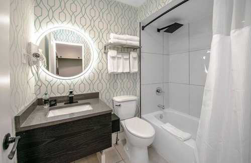 East Side Hotel | Coast Metro Vancouver Hotel
