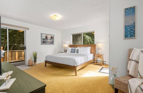 Birch Bay House | Coastal Cottage, 4 Large Decks, Close to Beach