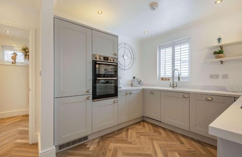 St George House | Coastal Cottage in North Wales With Hot Tub