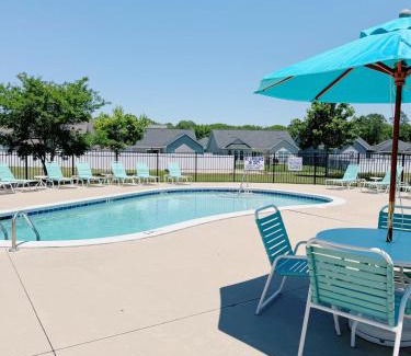 Socastee House | Coastal Oasis: Pool & Beach!
