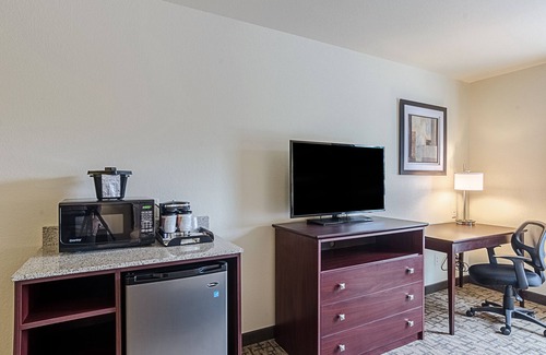 Greenville Hotel | Cobblestone Hotel & Suites - Greenville