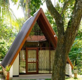 Andiambalama House | Coco Breeze Cabanas - free Airport pick up or drop off