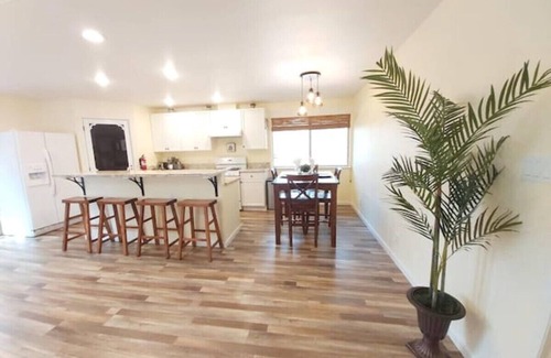 Mariposa Cottage | Cody's Comfy Cottage and Spa near Yosemite National Park