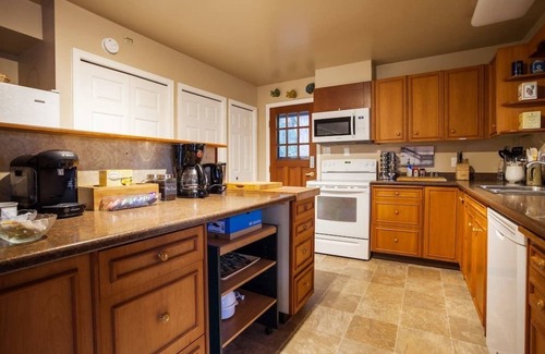 North Saanich Bed & Breakfast | Coles Bay Vacation Retreat