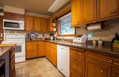 North Saanich Bed & Breakfast | Coles Bay Vacation Retreat