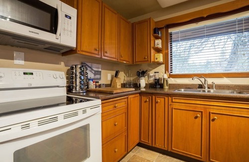 North Saanich Bed & Breakfast | Coles Bay Vacation Retreat