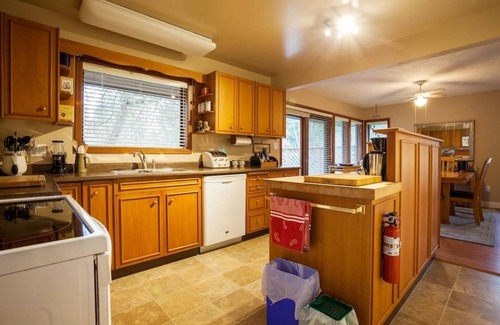 North Saanich Bed & Breakfast | Coles Bay Vacation Retreat