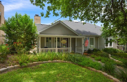 Georgetown Cottage | COLLEGE STREET COTTAGES - GEORGETOWN SQUARE AREA - HISTORIC DISTRICT