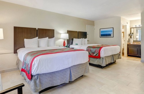 Lake Park Hotel | Collins Hotel Naples