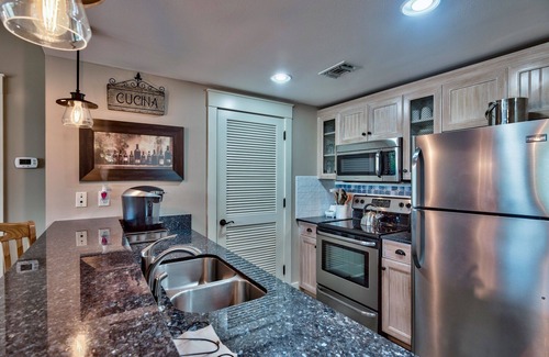 Baytowne Wharf Condo | Come See Baytowne Wharf The Heart of Sandestin! Restaurants,Shops,& Nightlife!