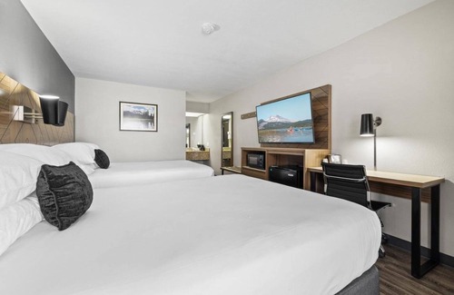 Orchard District Hotel | Comfort and Convenience! 2 Relaxing Units! Close to Bend Municipal Airport!