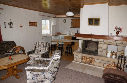 Muhlleithen House | comfortable in a quiet, wooded area, hiking and biking directly from the holiday home