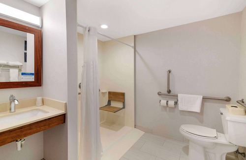 Manchester Hotel | Comfort Inn Airport
