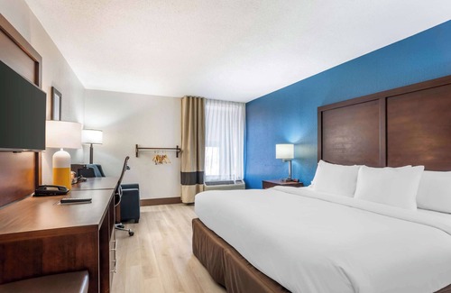 Executive Park Hotel | Comfort Inn Charlotte Airport Uptown