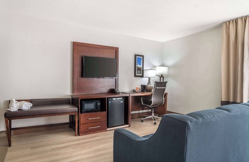 Executive Park Hotel | Comfort Inn Charlotte Airport Uptown