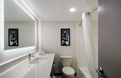 Seven Corners Hotel | Comfort Inn Falls Church - Tysons Corner