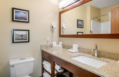 Medford Hotel | Comfort Inn Medford North