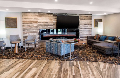 Pointe Claire Hotel | Comfort Inn Montréal Aéroport