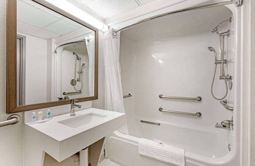 Cuyahoga Falls Hotel | Comfort Inn & Suites Cuyahoga Falls - Akron