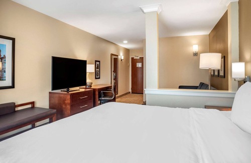 Harrisonburg Hotel | Comfort Inn & Suites Harrisonburg