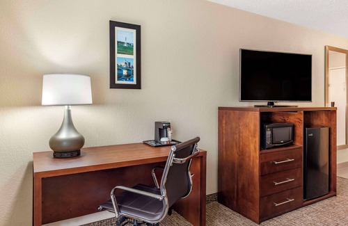 Otterbien Home Hotel | Comfort Inn & Suites Middletown - Franklin