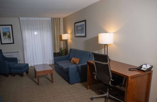 Erie Hotel | Comfort Inn & Suites