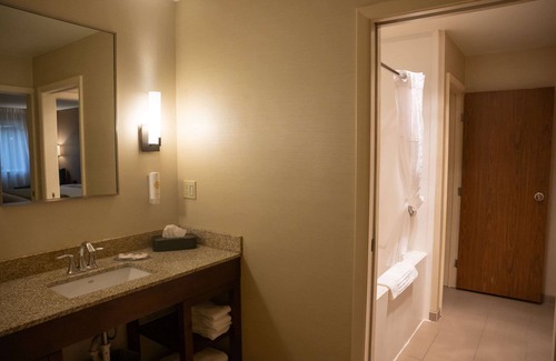 Erie Hotel | Comfort Inn & Suites