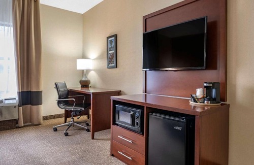 Shively Hotel | Comfort Inn