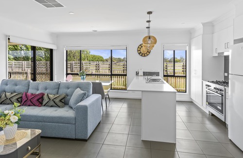 Officer House | Comfort Retreat Officer