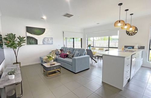 Officer House | Comfort Retreat Officer