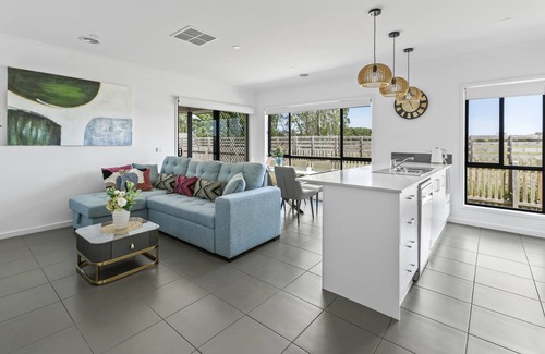 Officer House | Comfort Retreat Officer