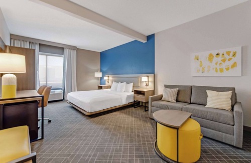 Greenbrier East Hotel | Comfort Suites Chesapeake - Norfolk