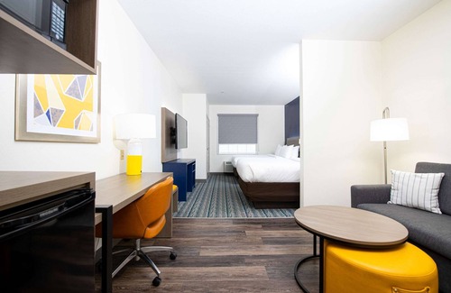 Lafayette Hotel | Comfort Suites Oil Center