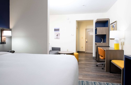 Lafayette Hotel | Comfort Suites Oil Center