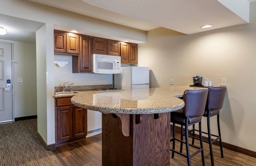 Oshkosh Hotel | Comfort Suites Oshkosh