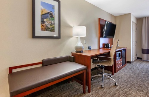 Oshkosh Hotel | Comfort Suites Oshkosh