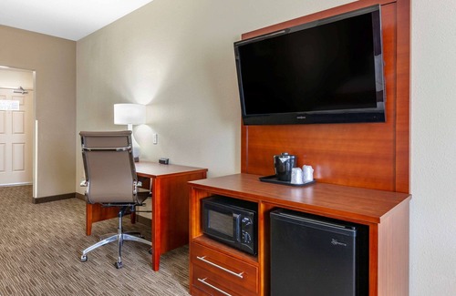 Oshkosh Hotel | Comfort Suites Oshkosh