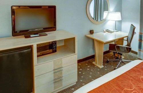 South Hills Hotel | Comfort Suites Pittsburgh Airport