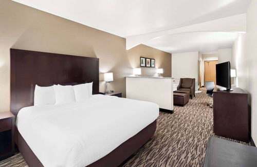 Parkrose Hotel | Comfort Suites Portland Airport