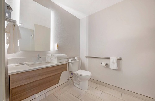 Southeast Salem Hotel | Comfort Suites Salem