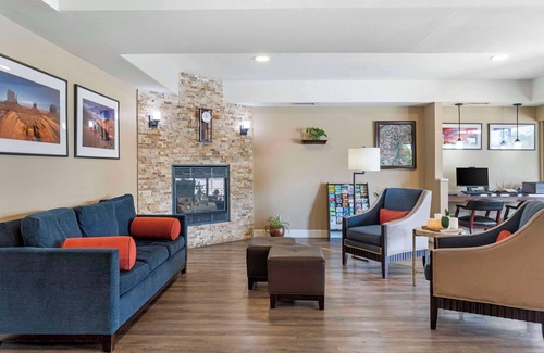 Tulare Hotel | Comfort Suites