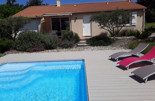 Casteljau Cottage | Comfortable detached house with swimming pool 3 bedrooms, 2 bathrooms for 6 to 8 people